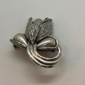 Vintage Tortolani Brooch Silver Tone Faux Pearl Floral Pin Signed Botanical
